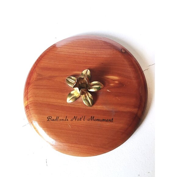 Handcrafted Cedar Wood Bowl With Brass Flower Lid From Badlands Natl Monument - Picture 11 of 11